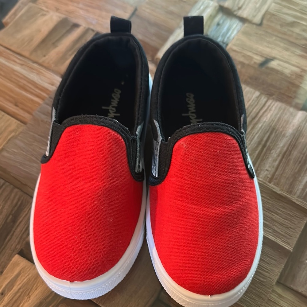 Oomphies Red and Black Slip-On Sneakers